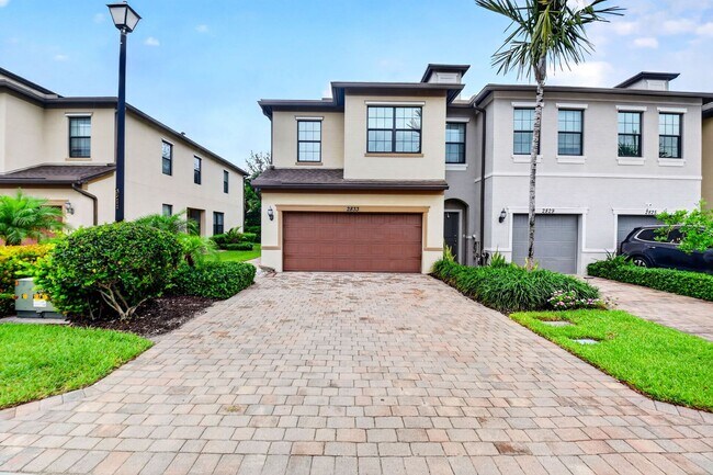 Building Photo - 2833 Troubadour St