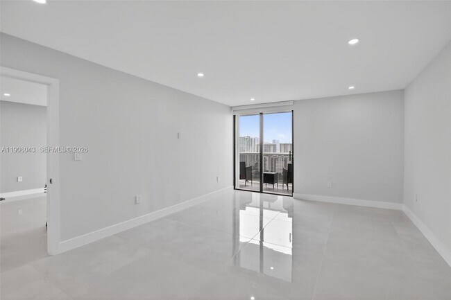 Building Photo - 3675 N Country Club Dr