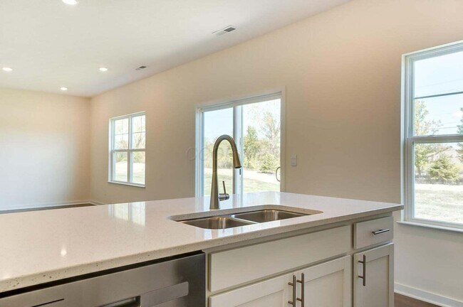 Building Photo - 852 Sunny Vale Dr