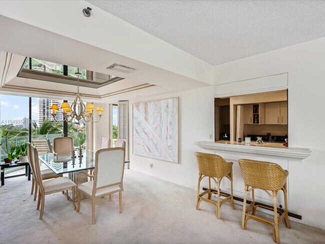 Building Photo - 2800 Island Blvd