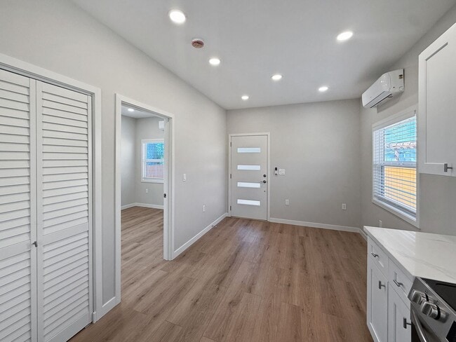 Building Photo - Stylish Newly Built 1BR/1BA ADU – In-Unit ...