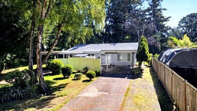 Building Photo - Newly Renovated 2 Bedroom / 1 Bathroom Duplex in Lakewood