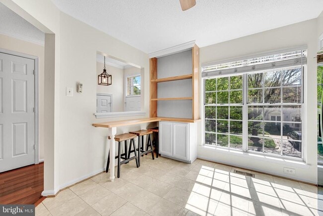 Building Photo - 2303 Massanutten Dr