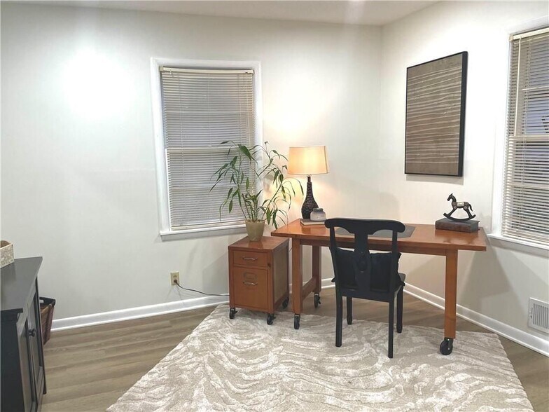 Building Photo - 4457 Frontier Way NE