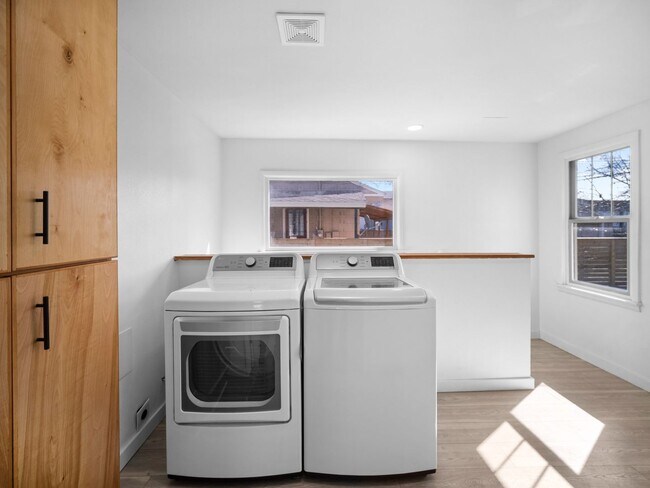 Building Photo - Modern & Cozy Retreat in Spokane – Prime Location Near Downtown