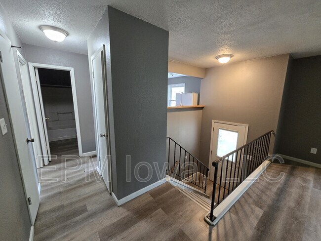 Building Photo - 1242 Edgewood Dr