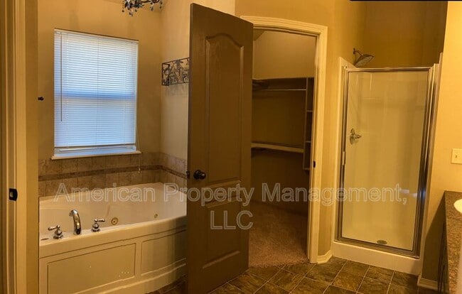 Building Photo - 15609 S Broadway St