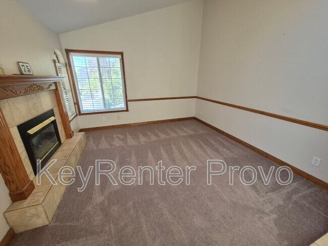 Building Photo - 75 S Astor Ln
