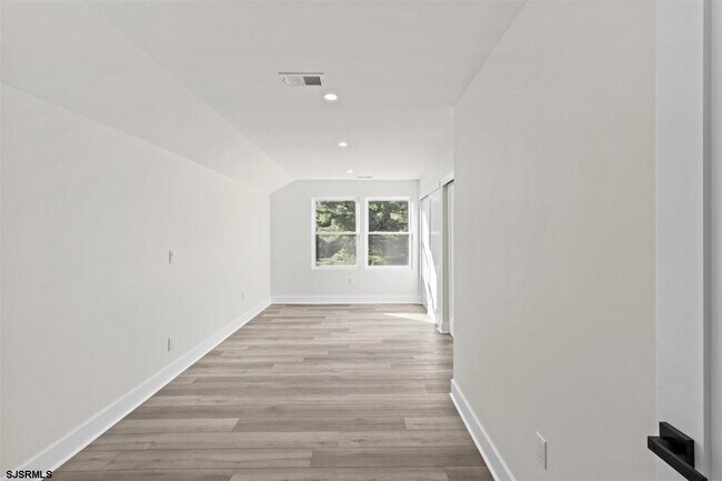 Building Photo - 1301 3rd Ter