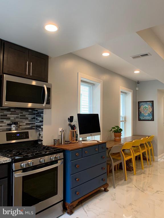 Building Photo - 513 S Regester St