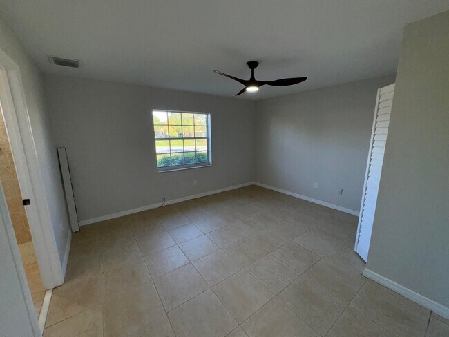 Building Photo - 618 NE 1st St