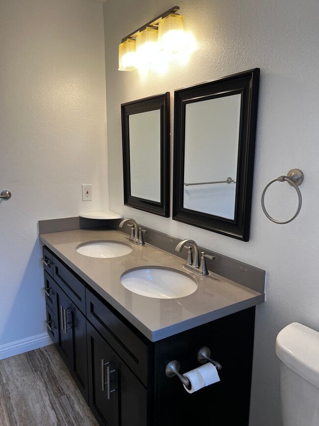 Building Photo - Beautiful 3 Bed 2 Bath House for Rent in W...
