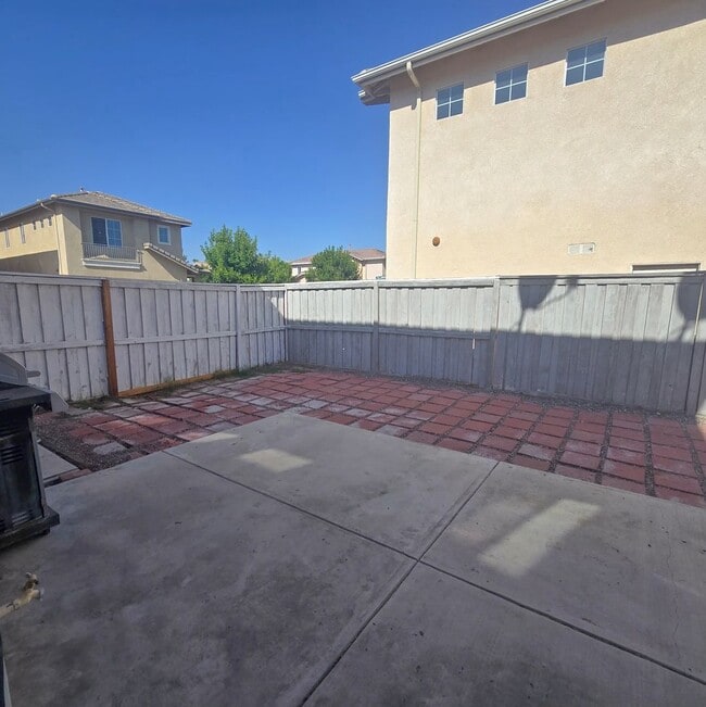 Building Photo - Save on Rent - Half Off Rent if move By No...