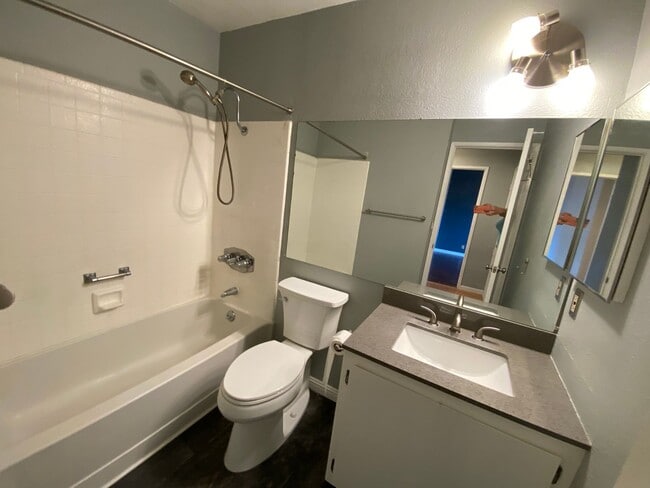 Building Photo - BLOSSOM VALLEY - Beautifully updated end u...