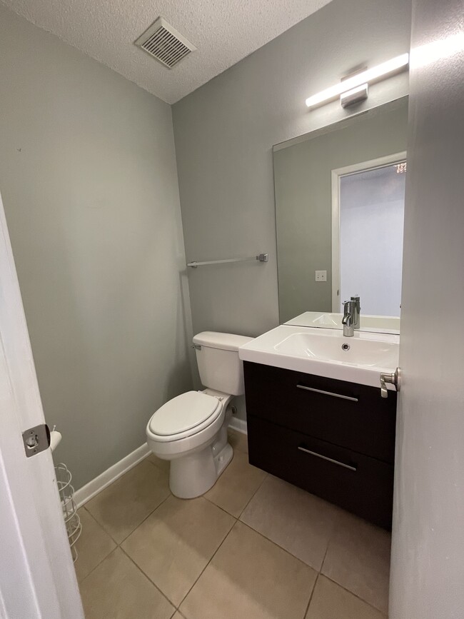 Building Photo - 610 Orange Blossom Dr