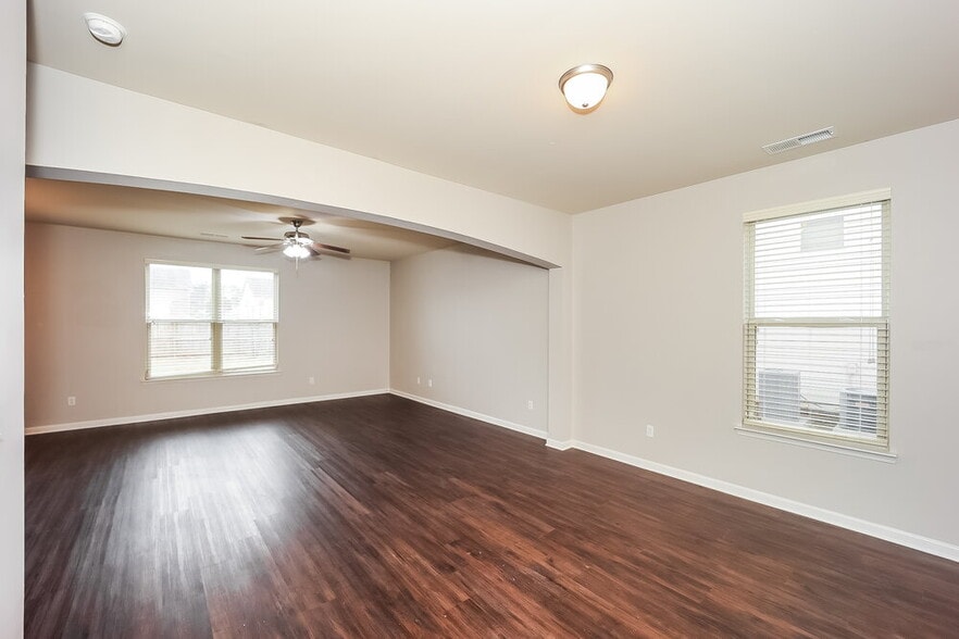 Building Photo - 252 Bandelier Cir