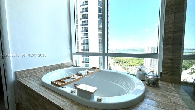 Building Photo - 15901 Collins Ave