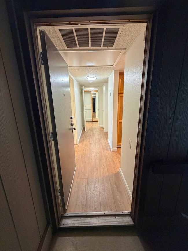 Building Photo - 2 bedroom | 1 bathroom | Arden-Arcade Condo Available Now!