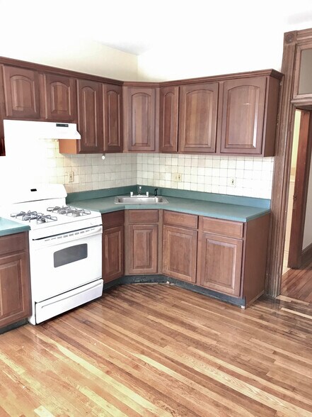 Building Photo - 336 Centre St