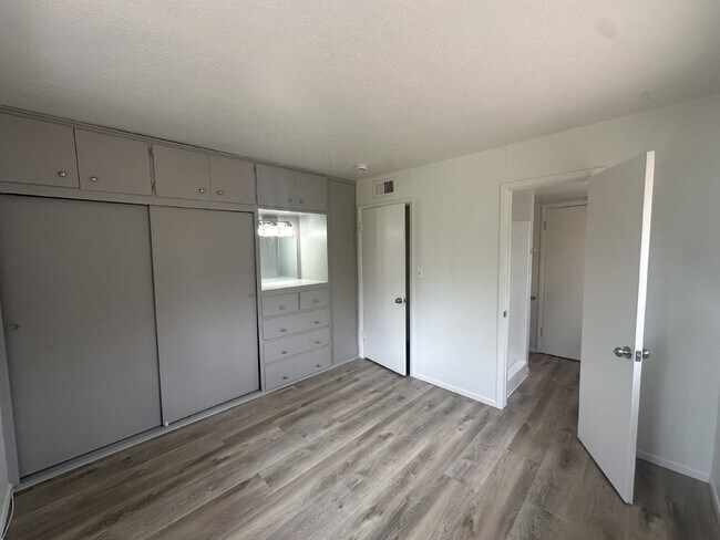 Building Photo - "Charming 2-Bed Retreat with Fireplace & Modern Comforts in Prescott, AZ!"