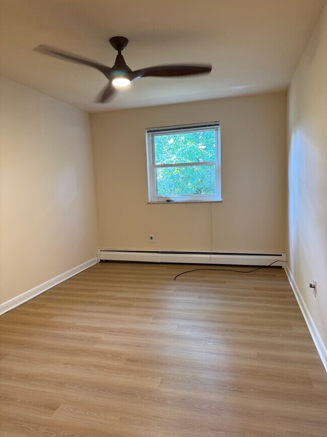 Building Photo - 2909 Van Dyke Dr