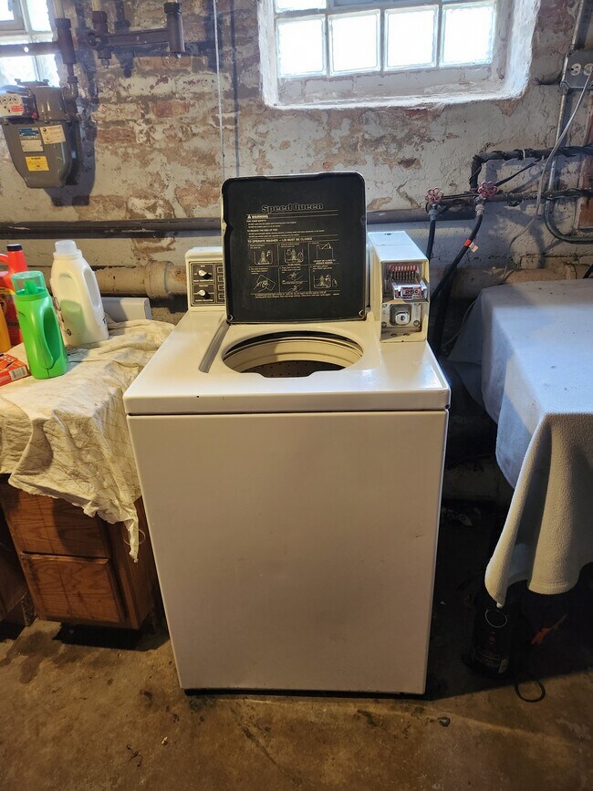 Building Photo - 2404 W Superior St