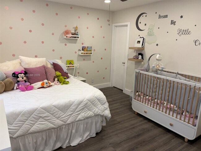 Building Photo - 3690 NE 167th St