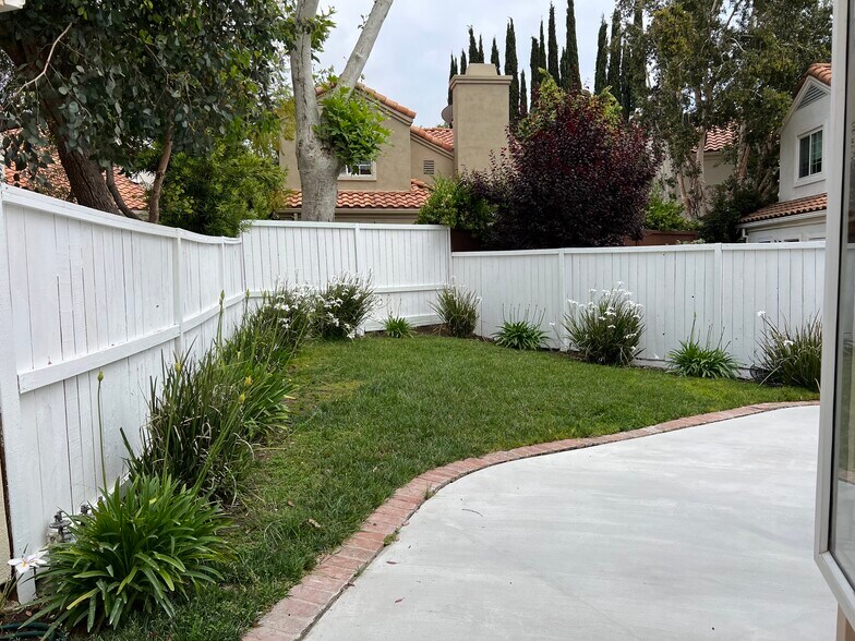 Building Photo - 4344 Willow Glen St