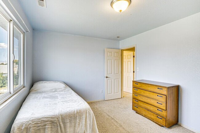 Building Photo - 367 N Lake Ct