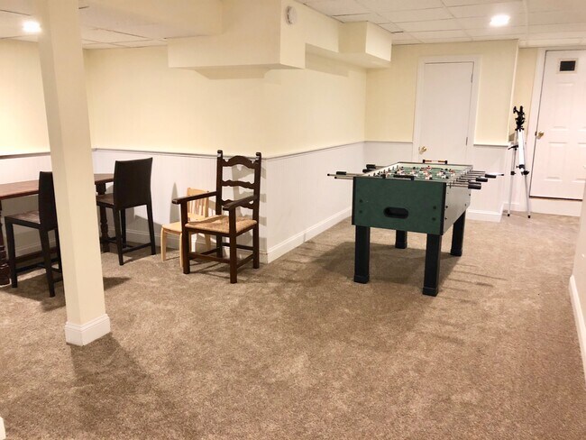 Building Photo - 10 Deer Path