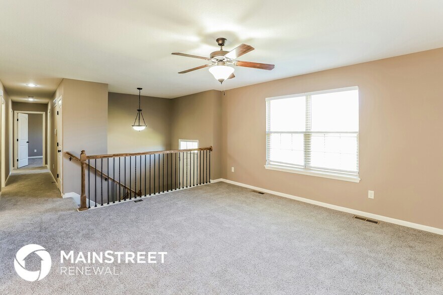 Building Photo - 203 NE Hannah Ct