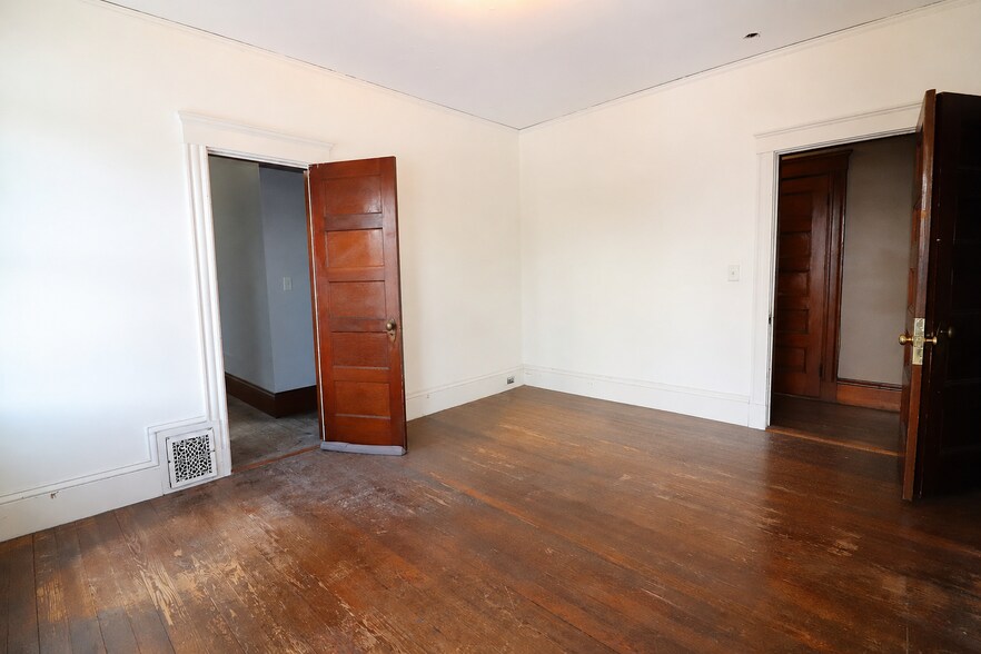 Building Photo - 582 Cambridge St