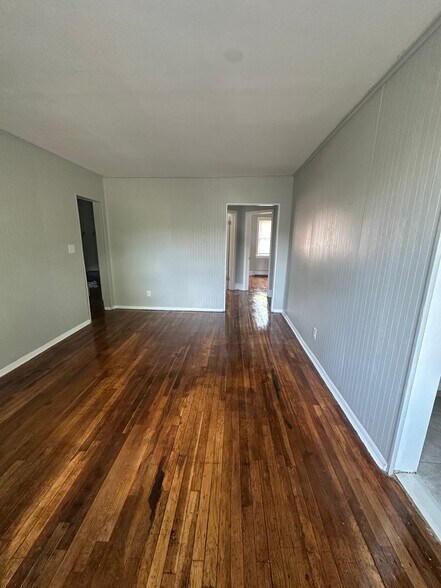 Building Photo - 4037 Cedardale Rd