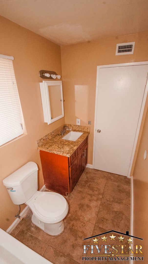 Building Photo - Apartment for Rent on 3017 "Q" Street Apt B