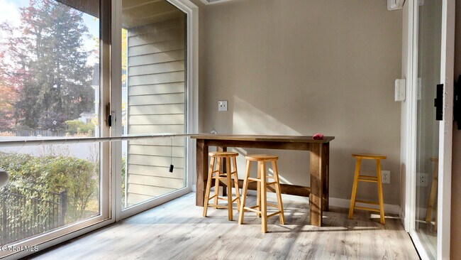 Building Photo - 28 White St