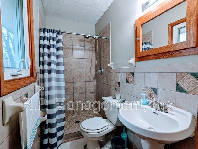 Building Photo - 15 103rd Ave NW