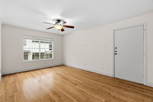 Building Photo - 3902 Peterson Ave