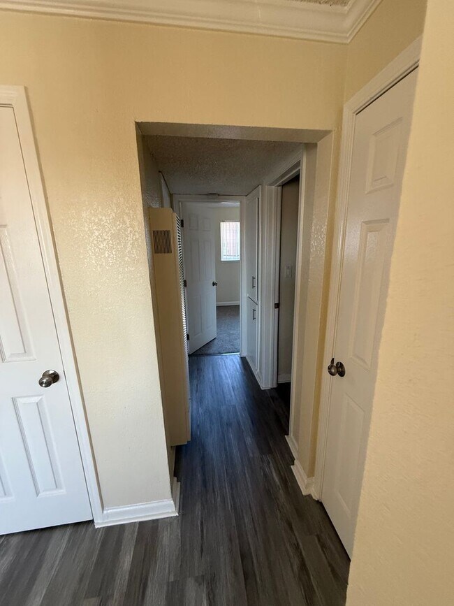 Building Photo - Welcome to SkyView Villa & Somerset Apartments!