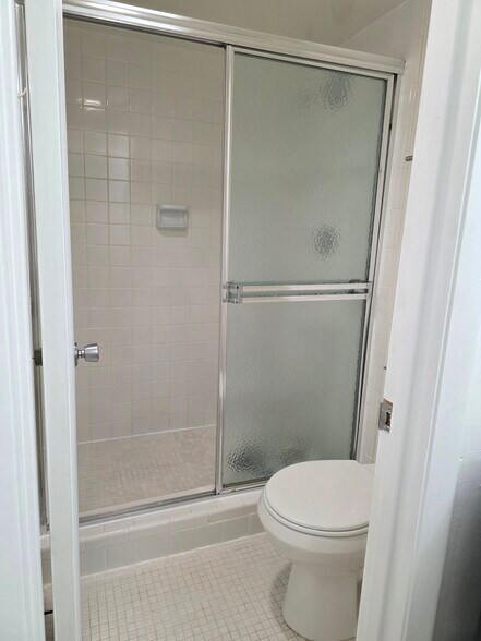 2nd Bathroom - 2901 26th St W