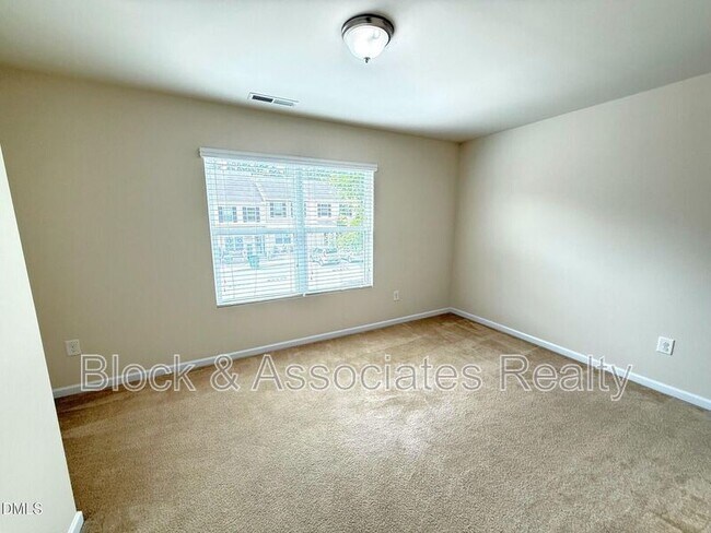 Building Photo - 8527 Quarton Dr