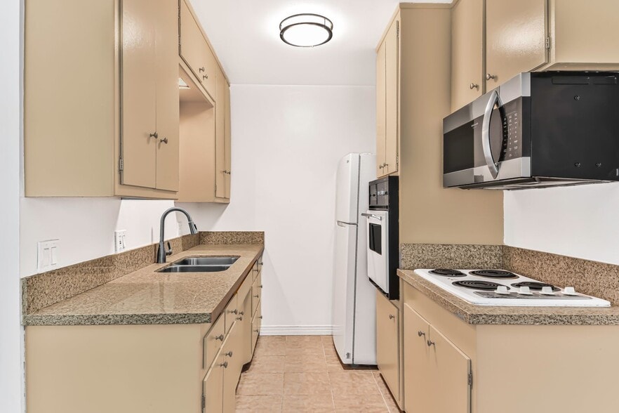 Building Photo - 3525 2nd St