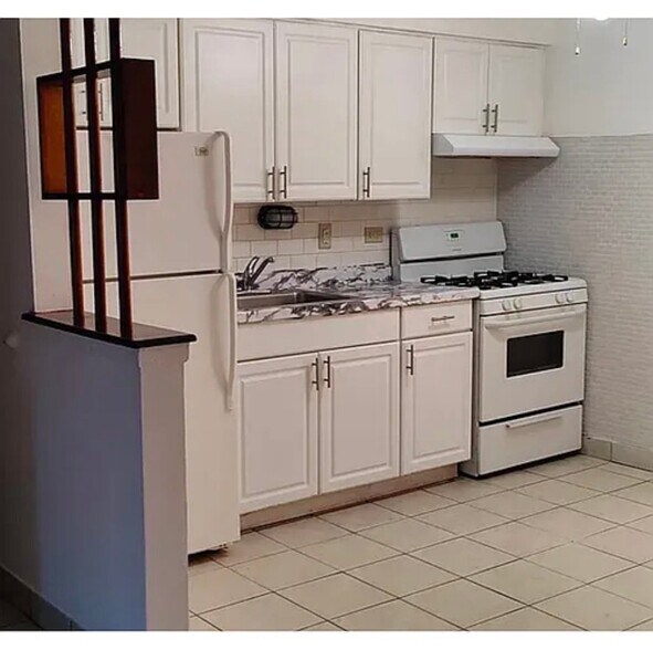 Building Photo - 10466 Betty Ct