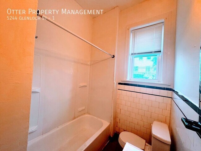 Building Photo - 5244 Glenloch St