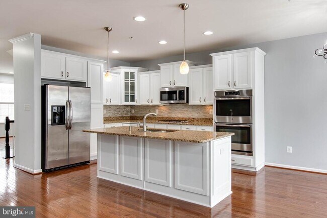 Building Photo - 7926 Silver Oak Rd