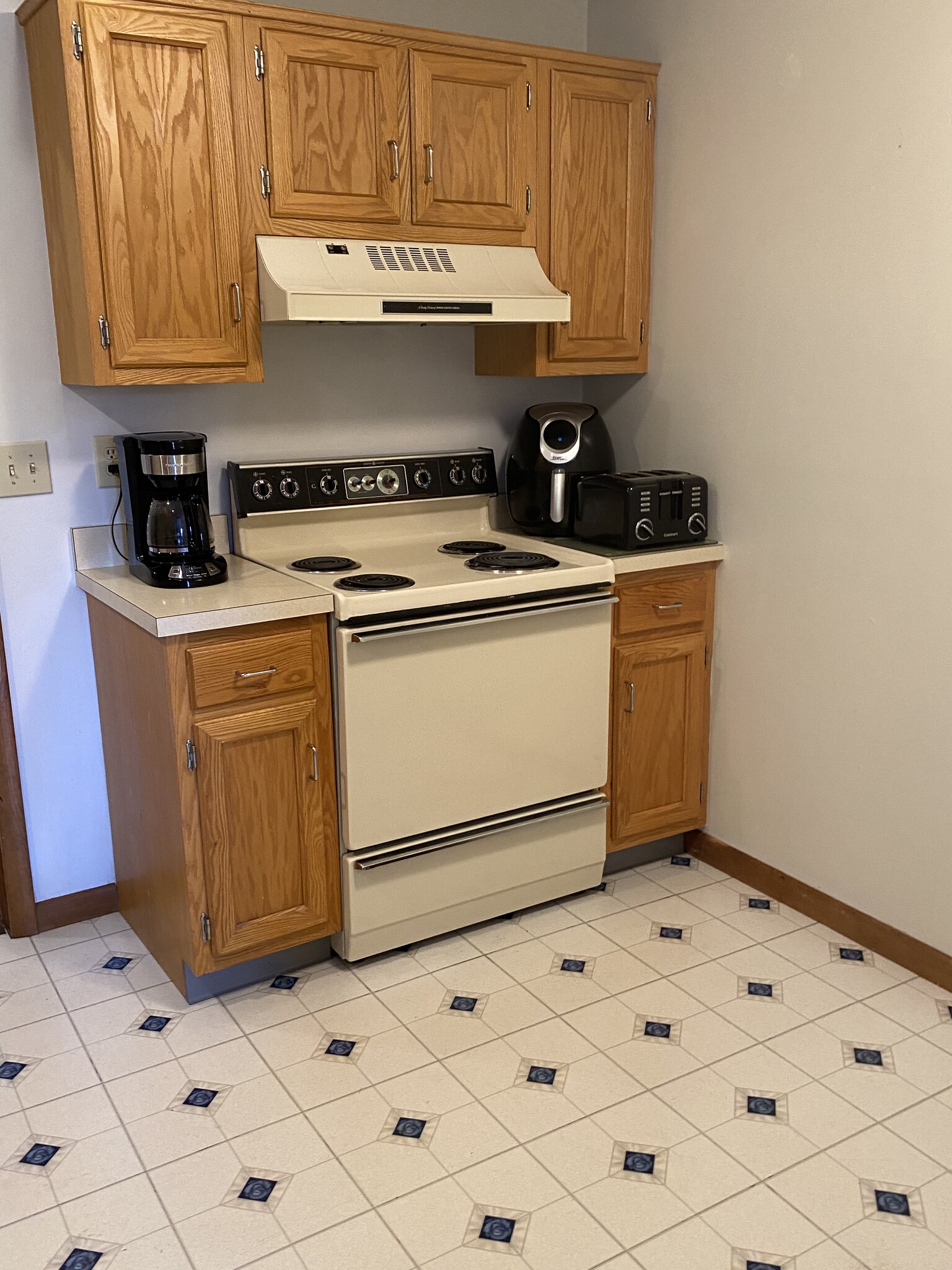 Large kitchen - 166 Old Brookfield Rd