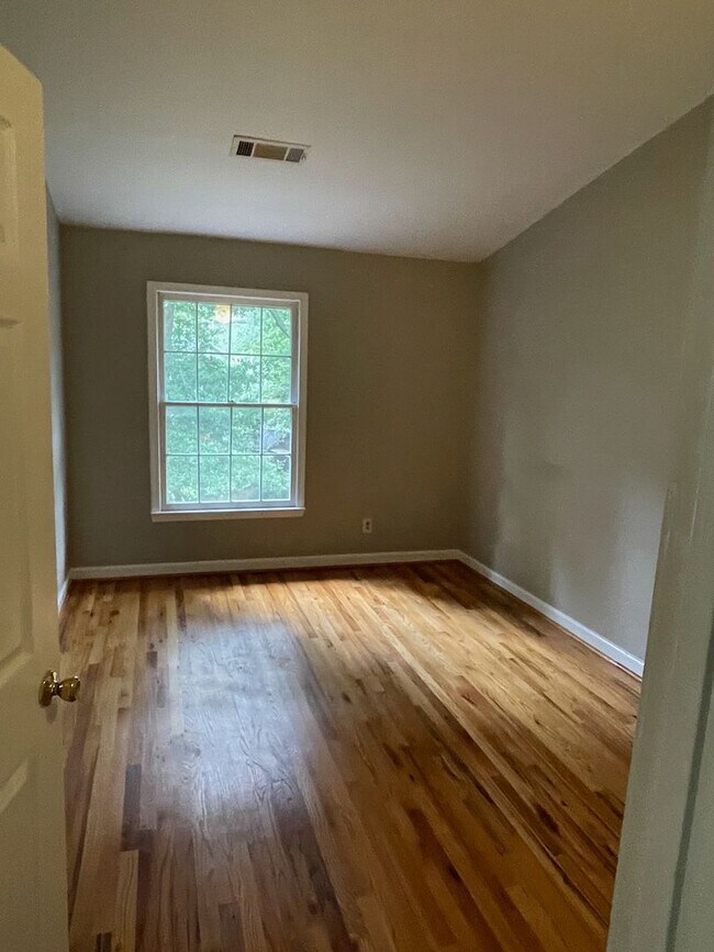Building Photo - Candler Park Townhouse, Steps from Candler...