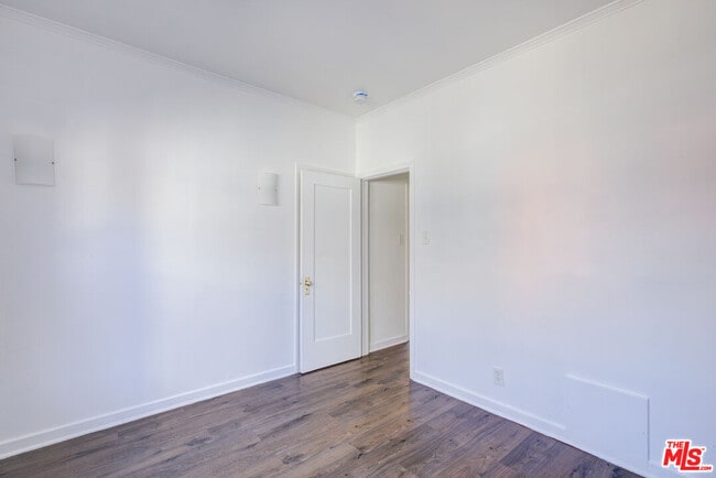 Building Photo - 1445 N Vista St