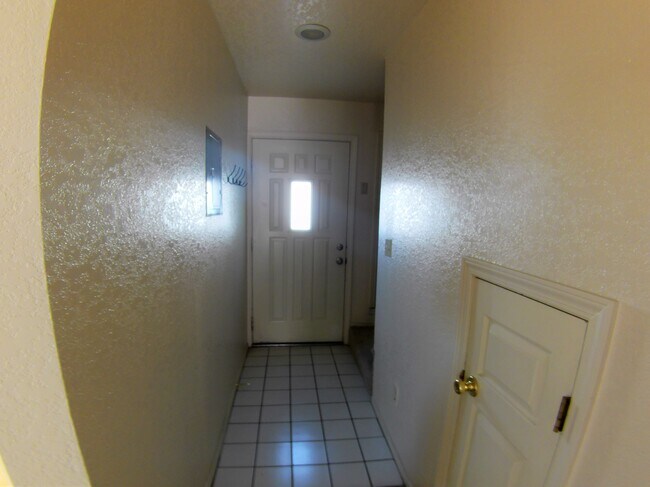 Building Photo - 3400 Sunriver Rd