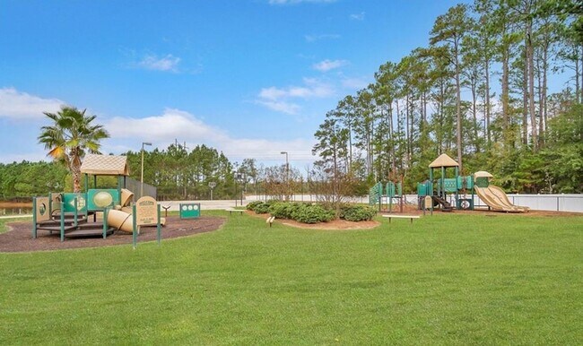 Building Photo - 4 Bed/2.5 Bath in Richmond Hill!