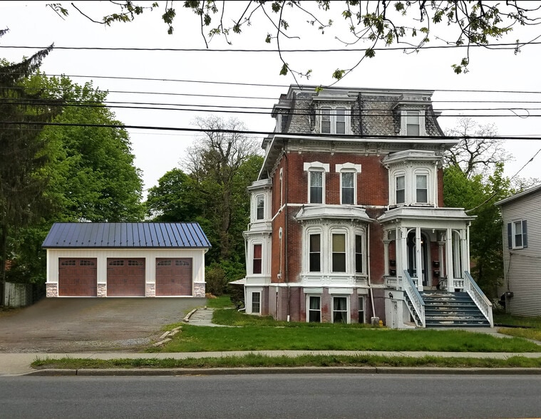 front of house - 2587 South Ave